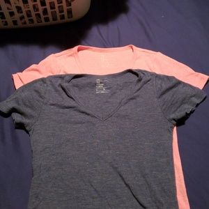 Gap modern v-neck tshirts size small